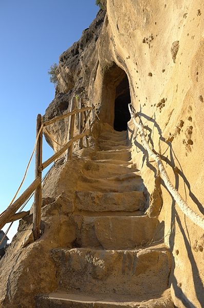 Alla scoperta delle grotte medievali di Pietrapaola