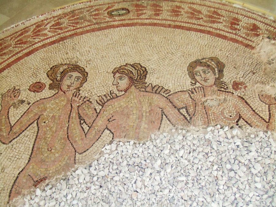 Alla scoperta di Egnazia: i 3000 anni di storia della città semisommersa dal mare