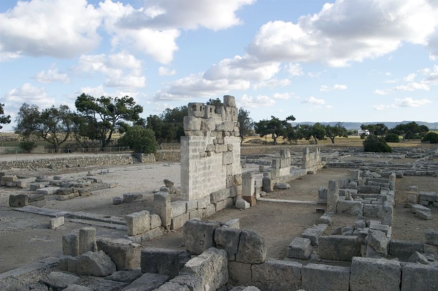 Alla scoperta di Egnazia: i 3000 anni di storia della città semisommersa dal mare