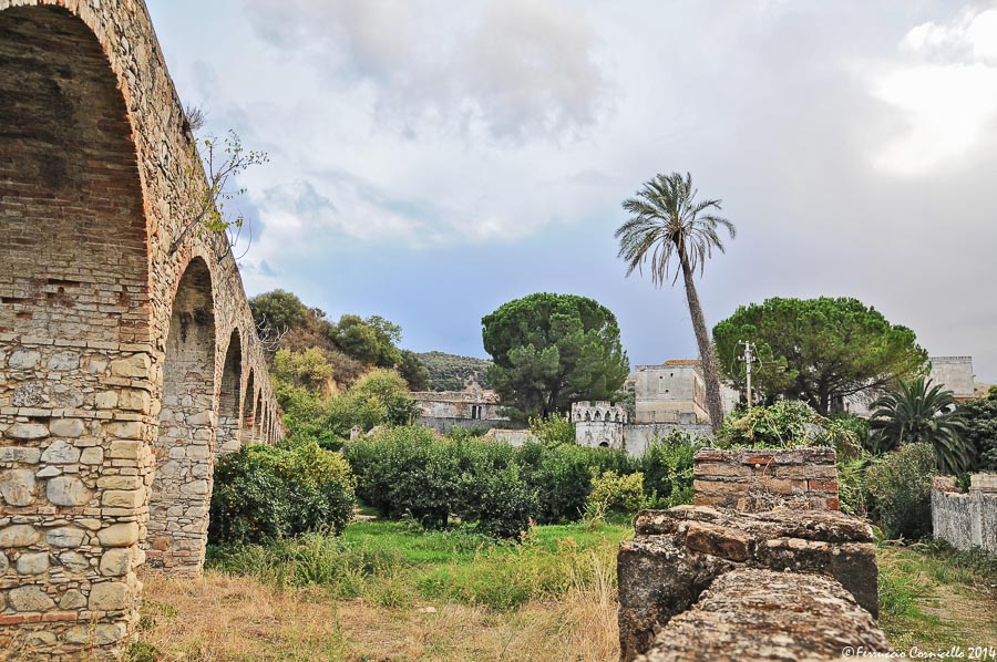 Calabria jonica: a Rossano, due antiche masserie, lo storico Caffè Tagliaferri, il pane di Forello e la cantina Marinelli