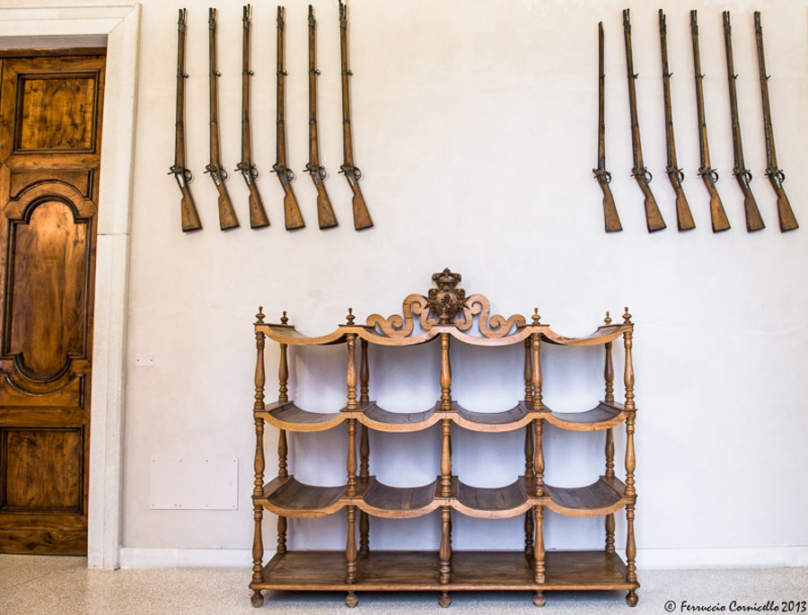 Castello di Corigliano: corridoio delle armi