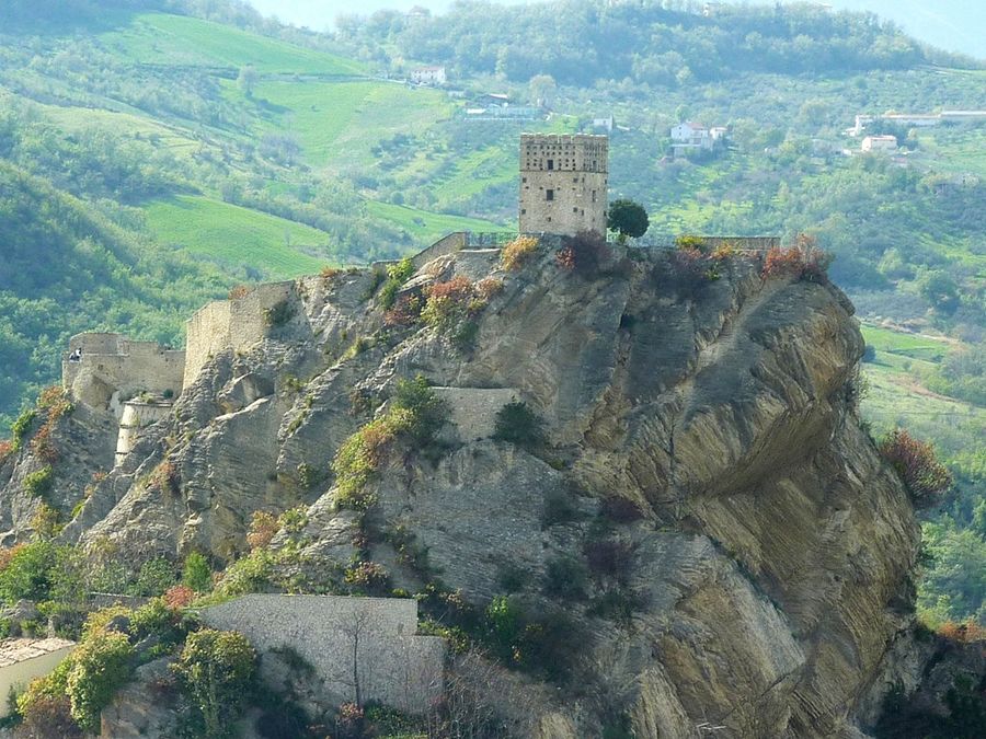 Castello di Roccascalegna: incanta la location abruzzese del film ‘Il racconto dei racconti”