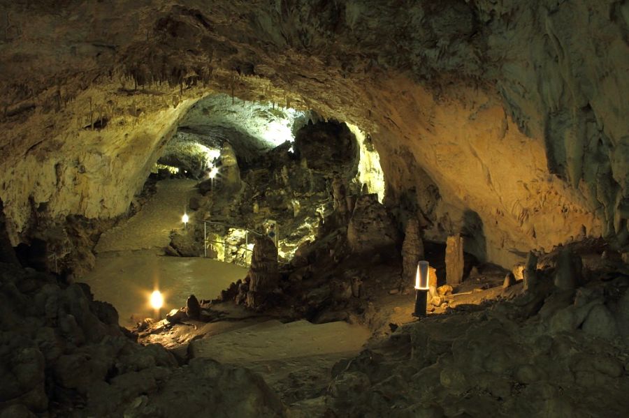 E’ in Abruzzo la grotta visitabile più alta d’Europa: vertiginose suggestioni fra natura e letteratura