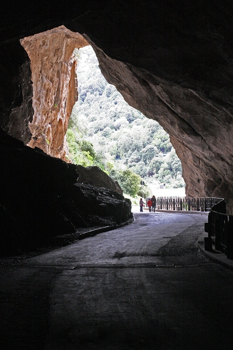  Fra nuraghi e antiche miniere, è in Sardegna la grotta naturale più grande del mondo transitabile su strada