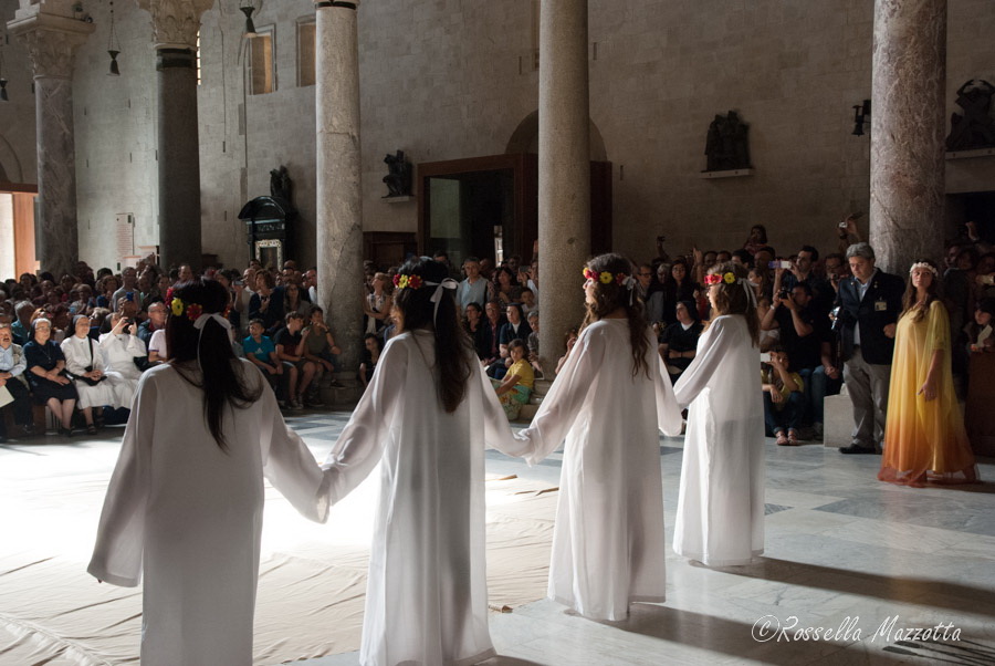 Il sole e la pietra: nella Cattedrale di Bari incanta il fenomeno del Solstizio d'Estate