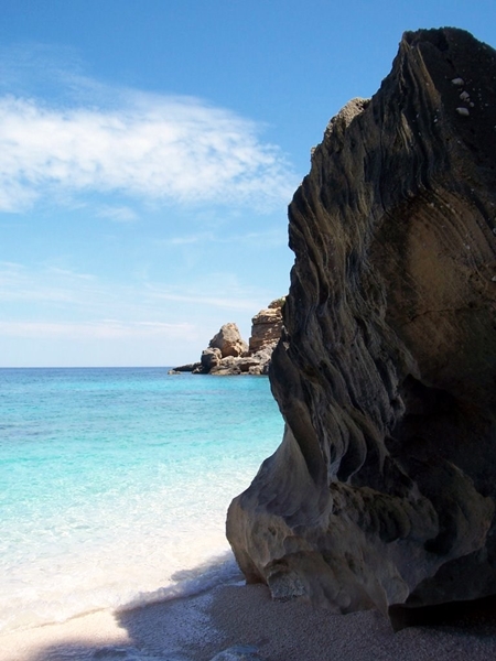 La sfolgorante Sardegna di Roberto Cossu