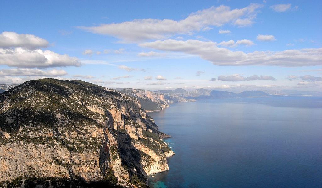 La sfolgorante Sardegna di Roberto Cossu