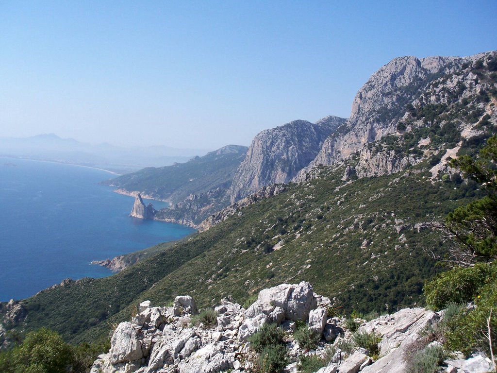 La sfolgorante Sardegna di Roberto Cossu