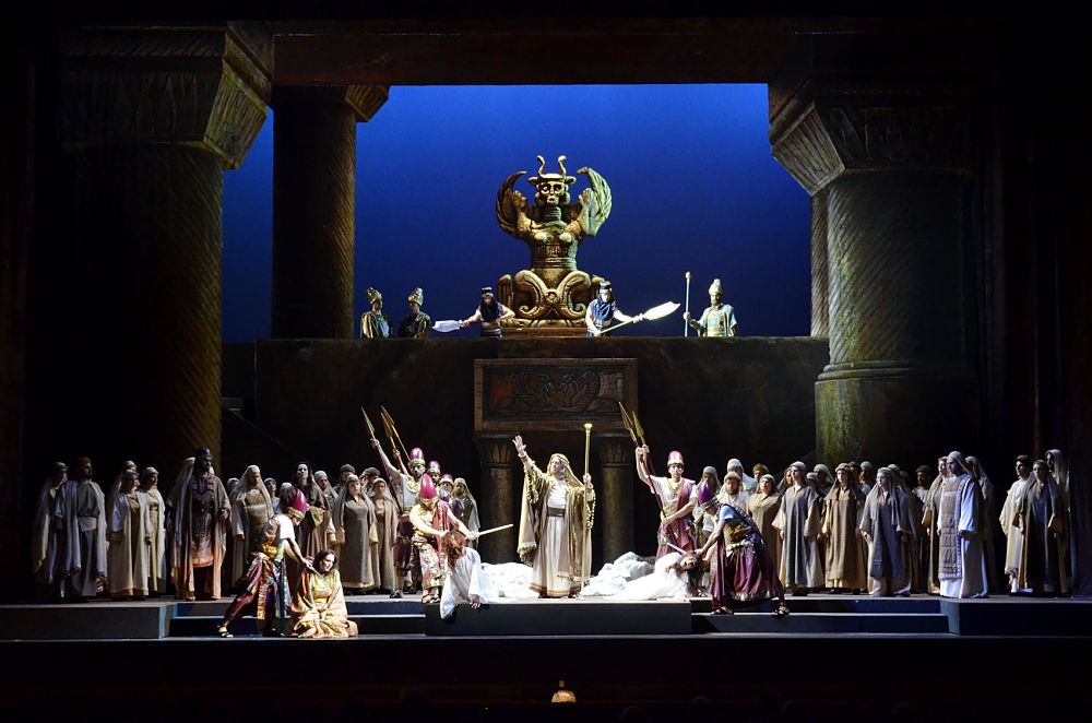 Nabucco di Verdi: le 'ali dorate' della libertà in scena al Petruzzelli di Bari