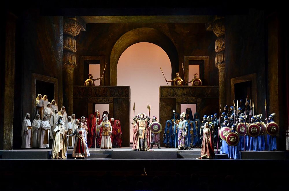 Nabucco di Verdi: le 'ali dorate' della libertà in scena al Petruzzelli di Bari