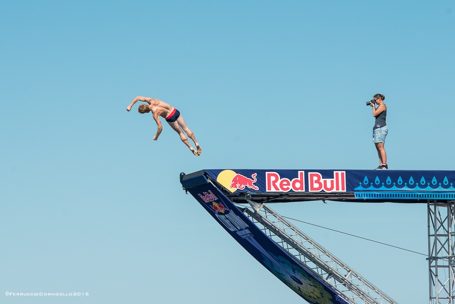 Nel blu dipinto di blu: a Polignano gli spettacolari tuffi del Red Bull Cliff Diving World Series 2015 - 2