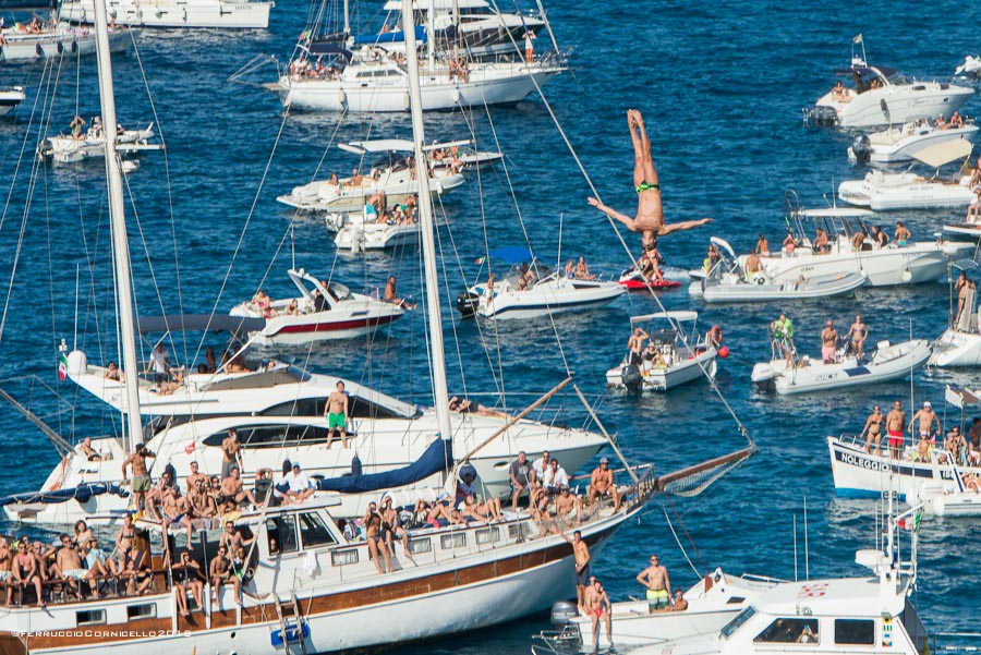 Nel blu dipinto di blu: a Polignano gli spettacolari tuffi del Red Bull Cliff Diving World Series 2015 - 2