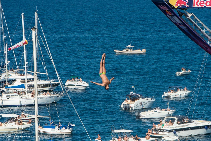 Nel blu dipinto di blu: a Polignano gli spettacolari tuffi del Red Bull Cliff Diving World Series 2015 - 2