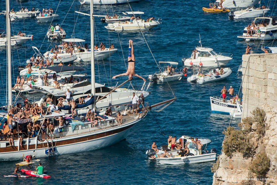 Nel blu dipinto di blu: a Polignano gli spettacolari tuffi del Red Bull Cliff Diving World Series 2015 - 2