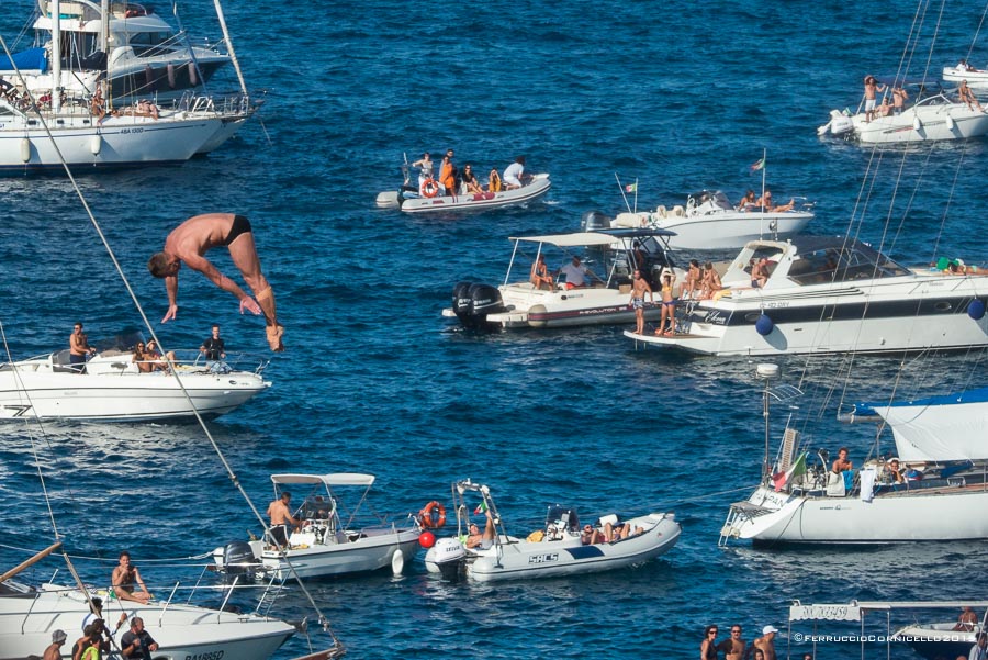 Nel blu dipinto di blu: a Polignano gli spettacolari tuffi del Red Bull Cliff Diving World Series 2015 - 2