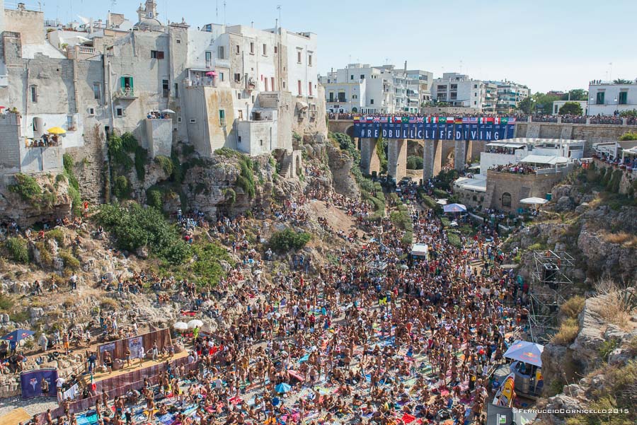 Nel blu dipinto di blu: a Polignano gli spettacolari tuffi del Red Bull Cliff Diving World Series 2015 - 2