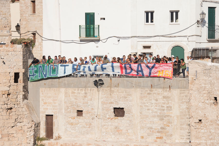 Nel blu dipinto di blu: a Polignano gli spettacolari tuffi del Red Bull Cliff Diving World Series 2015