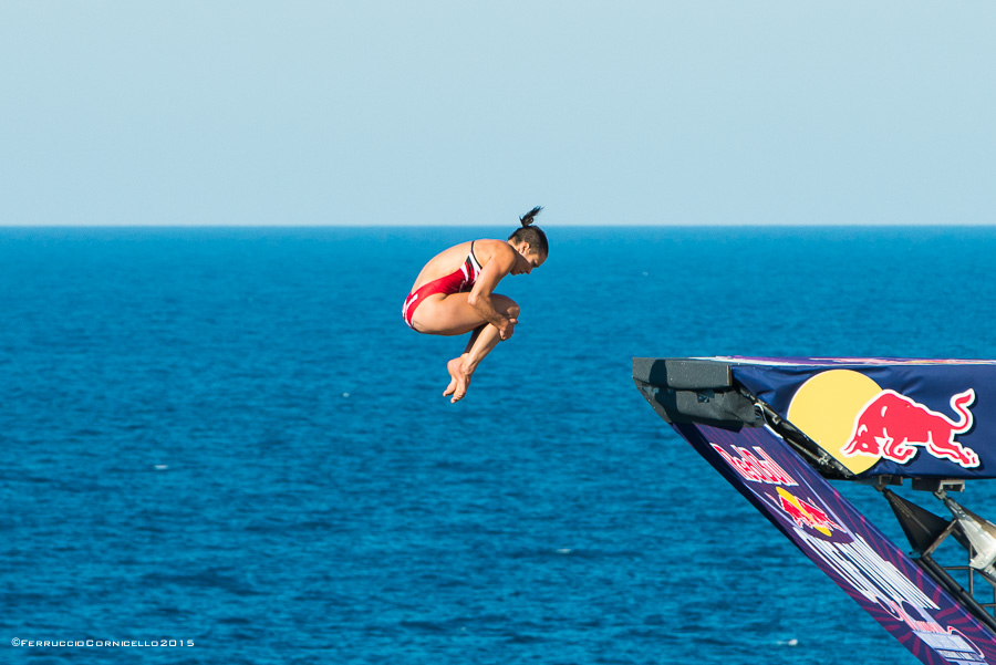 Nel blu dipinto di blu: a Polignano gli spettacolari tuffi del Red Bull Cliff Diving World Series 2015