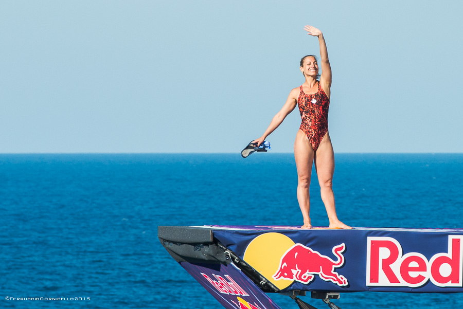 Nel blu dipinto di blu: a Polignano gli spettacolari tuffi del Red Bull Cliff Diving World Series 2015