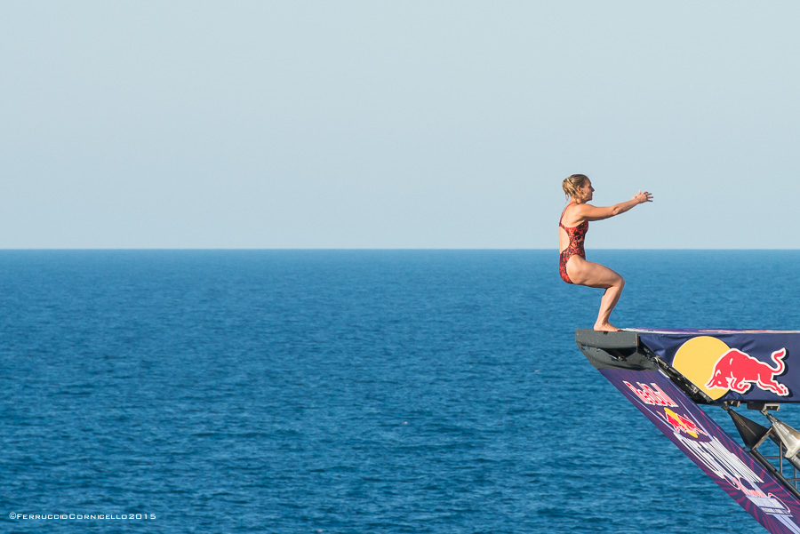 Nel blu dipinto di blu: a Polignano gli spettacolari tuffi del Red Bull Cliff Diving World Series 2015