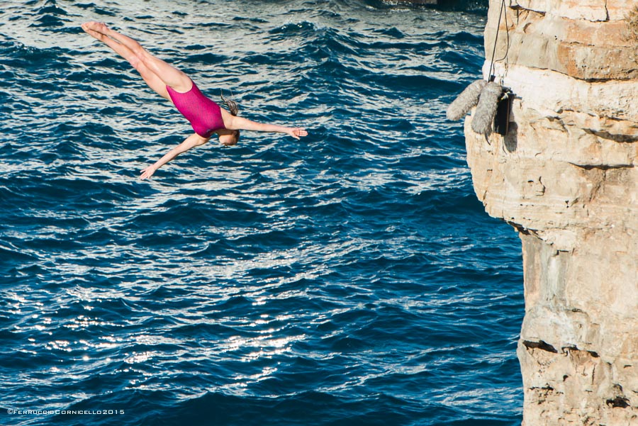 Nel blu dipinto di blu: a Polignano gli spettacolari tuffi del Red Bull Cliff Diving World Series 2015