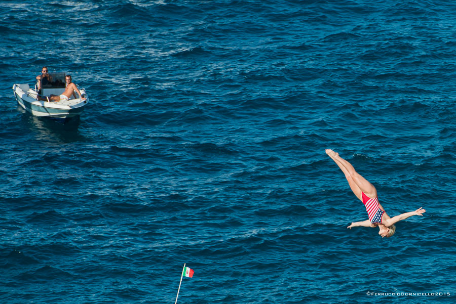 Nel blu dipinto di blu: a Polignano gli spettacolari tuffi del Red Bull Cliff Diving World Series 2015