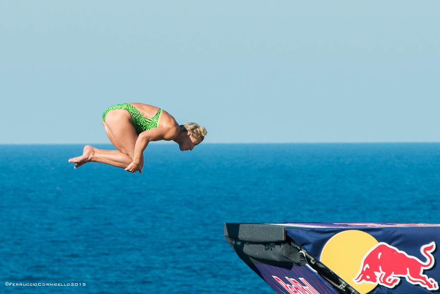 Nel blu dipinto di blu: a Polignano gli spettacolari tuffi del Red Bull Cliff Diving World Series 2015