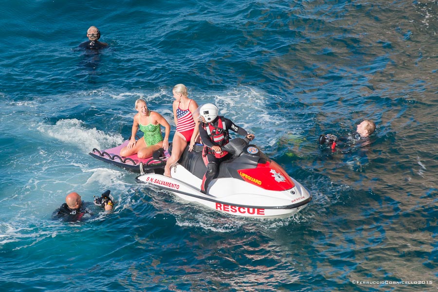 Nel blu dipinto di blu: a Polignano gli spettacolari tuffi del Red Bull Cliff Diving World Series 2015