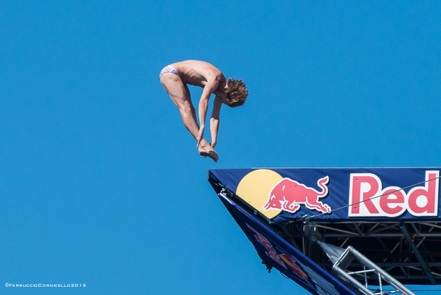 Nel blu dipinto di blu: a Polignano gli spettacolari tuffi del Red Bull Cliff Diving World Series 2015