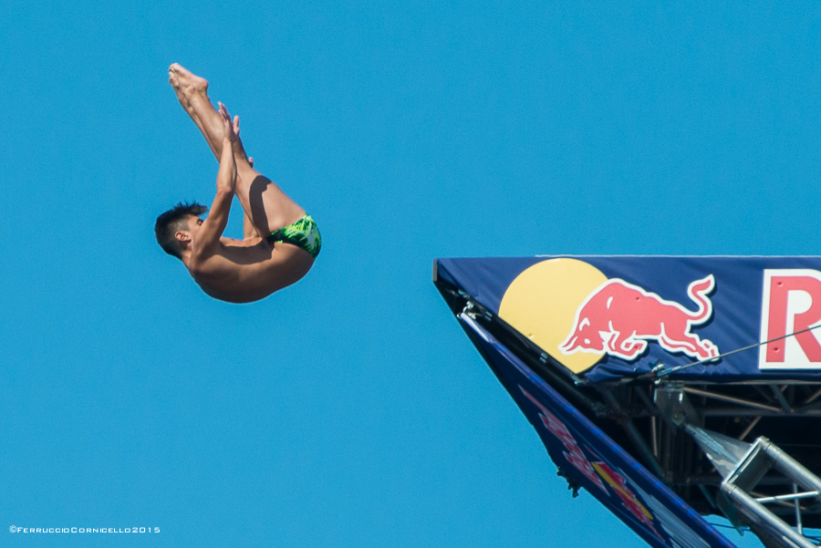 Nel blu dipinto di blu: a Polignano gli spettacolari tuffi del Red Bull Cliff Diving World Series 2015