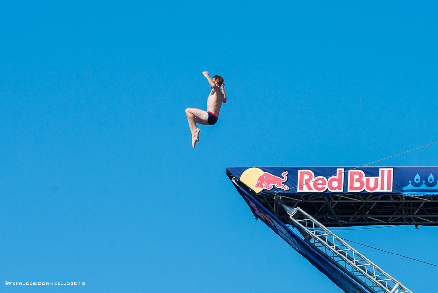 Nel blu dipinto di blu: a Polignano gli spettacolari tuffi del Red Bull Cliff Diving World Series 2015