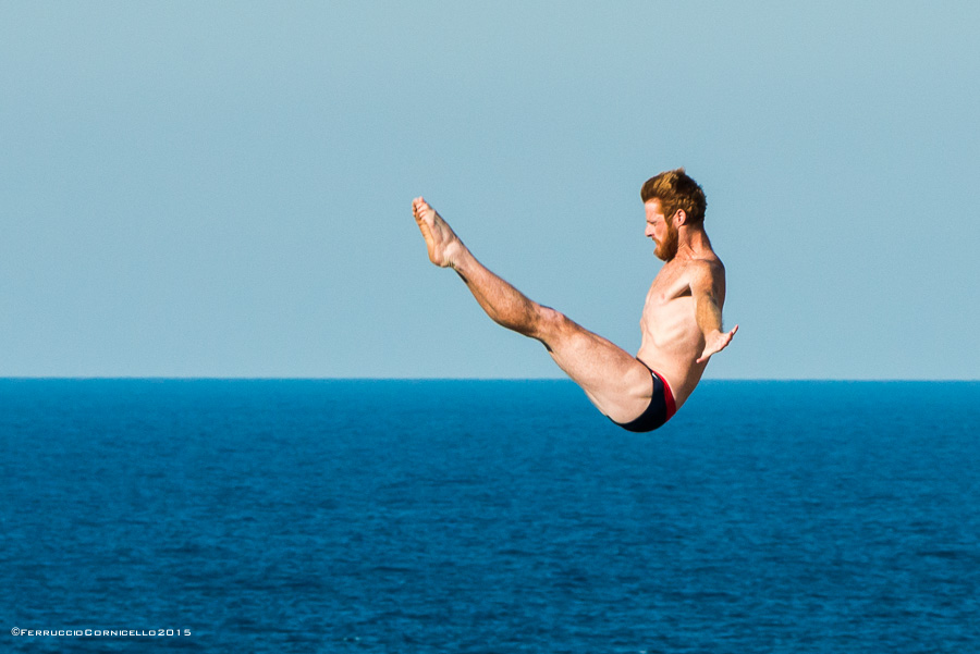 Nel blu dipinto di blu: a Polignano gli spettacolari tuffi del Red Bull Cliff Diving World Series 2015