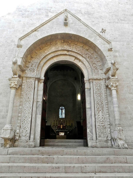 Pellegrina in Puglia: il racconto per immagini di Mara Catani