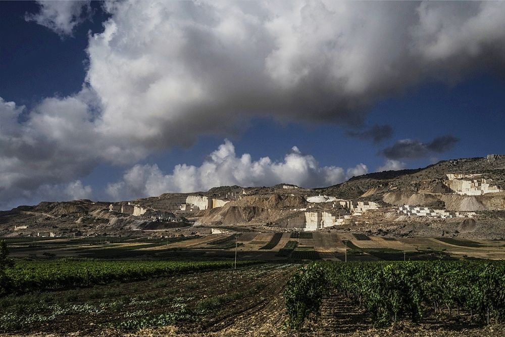 Sicilia, una terra sul magico confine fra luce e ombra, nelle immagini di Nicola Vigilanti - Erice