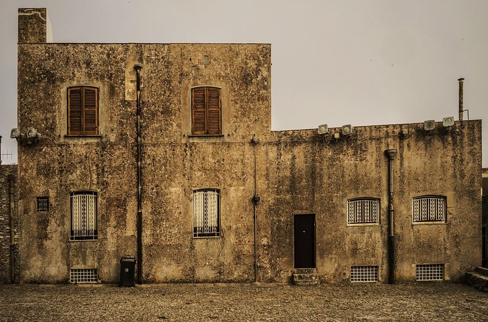 Sicilia, una terra sul magico confine fra luce e ombra, nelle immagini di Nicola Vigilanti - Erice