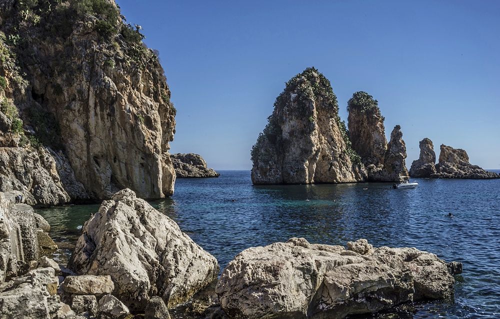 Sicilia, una terra sul magico confine fra luce e ombra, nelle immagini di Nicola Vigilanti - Zingaro