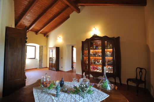 Una storia di aromi e lame affilate: il Museo del Profumo di Sant'Elena Sannita