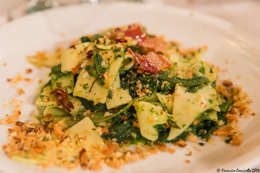 Puglia - Pizzelle (tipo di pasta fresca tagliata in piccole losanghe) con erbette di campo, guanciale e peperoncino crusco – Ph. © Ferruccio Cornicello | Photogallery completa a fondo pagina