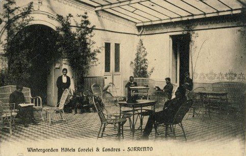 Una immagine del giardino d'inverno dell'Albergo Lorelei et Londres agli inizi del '900, Sorrento (Napoli)