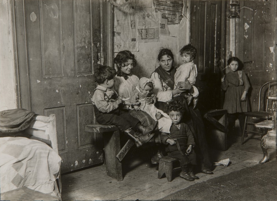 Lewis W. Hine, Italian Family, Chicago, 1910