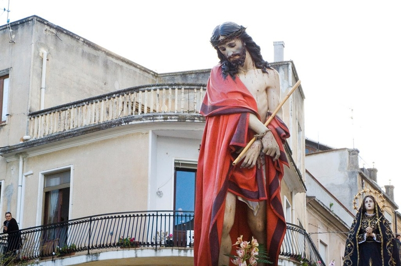 Statua del Cristo flagellato nella processione dei Misteri Pasquali, Caulonia (Reggio Calabria)  - Ph. © Simona Tonna