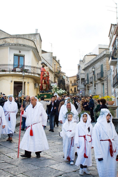Penitenti alla processione dei Misteri Pasquali, Caulonia (Reggio Calabria)  - Ph. © Simona Tonna