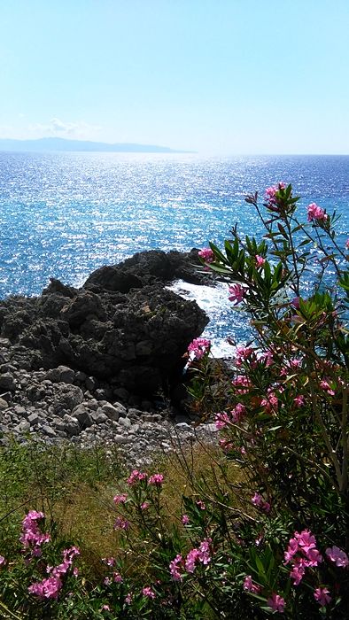 Il mare fra Scilla e Bagnara Calabria - Ph. © Famedisud