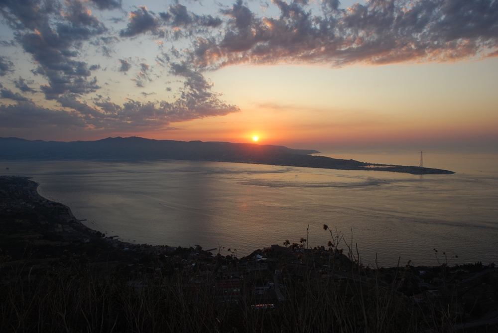 Lo Stretto di Messina al tramonto - Ph. Piervincenzo Canale | ccby-sa2.0