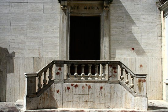 La chiesa con le tracce di sangue impresse con la rosa - Ph. Diego Carannante|CCBY2.0