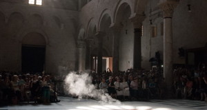 Il sole e la pietra: nella Cattedrale di Bari incanta il fenomeno del Solstizio d’Estate