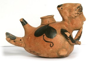 fig. 4 -  Poppatoio in ceramica a forma di sirena, Museo Archeologico Statale "Vito Capialbi", Vibo Valentia