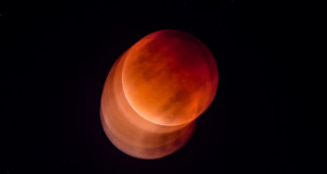 La Superluna Rossa vista da Sud, nelle immagini di Ferruccio Cornicello