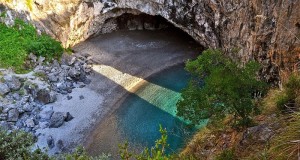 Arcomagno, un paradiso da difendere: un progetto comunale per la messa in sicurezza. Lanciata la petizione per la candidatura al Patrimonio Unesco