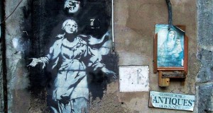 Si trova a Napoli l’unica opera italiana di Banksy. Una petizione cerca di salvarla